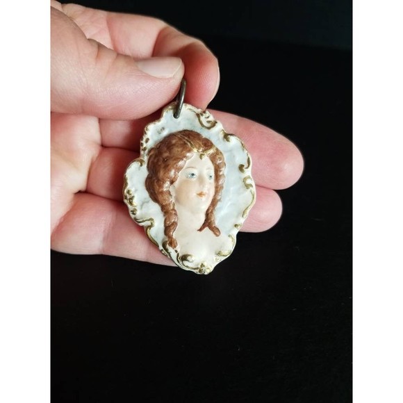 Handmade Vintage Victorian Style Pendant - Picture 4 of 10